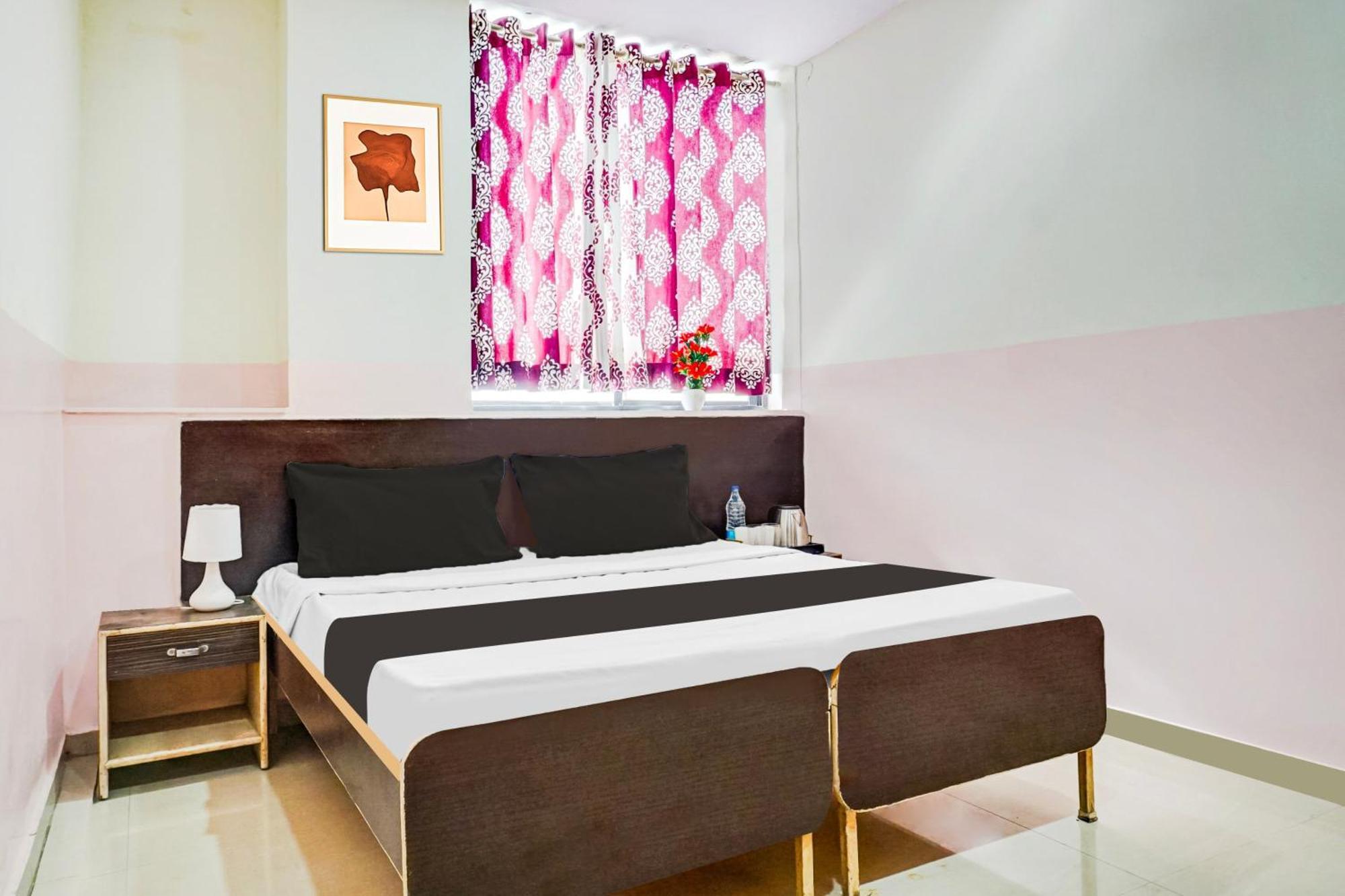 Hotel O Royal Lodge Koregaon Exterior photo